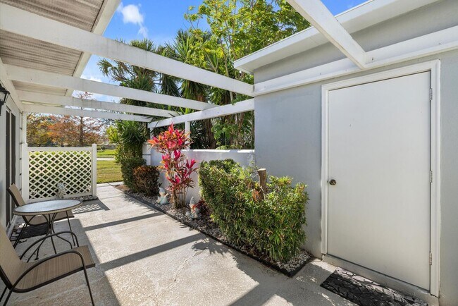 Building Photo - Seasonal Short-Term 2 Bedroom 2 Bathroom Villa at Augusta Villas in Plantation!