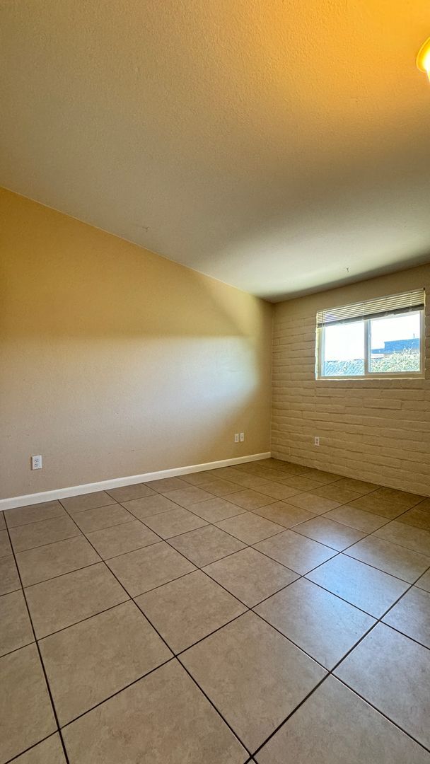 Building Photo - Treat3144-3146