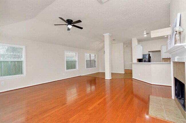 Building Photo - 16510 Bluff Springs Dr