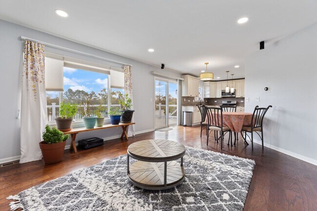 Building Photo - Incredibly beautiful 4 Bedroom 2.5 Bath Home