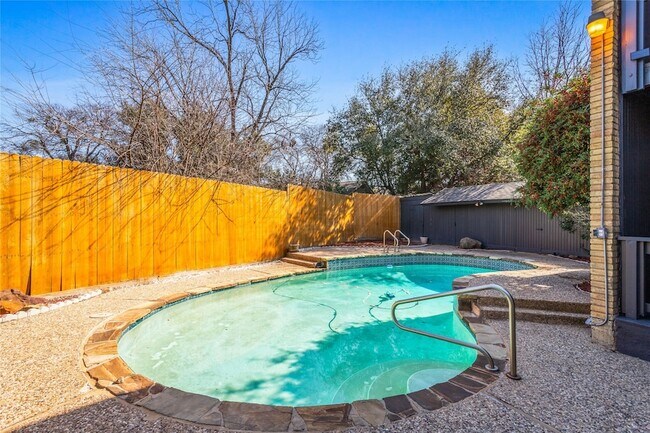 Building Photo - 3210 Coronado St