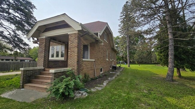 Building Photo - 1401 W Brown Deer Rd
