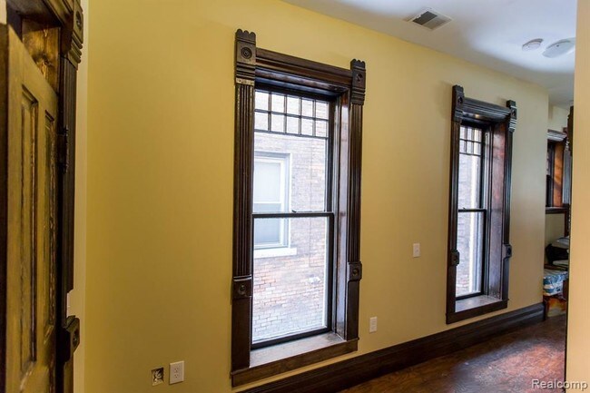 Building Photo - 4305 Trumbull Ave