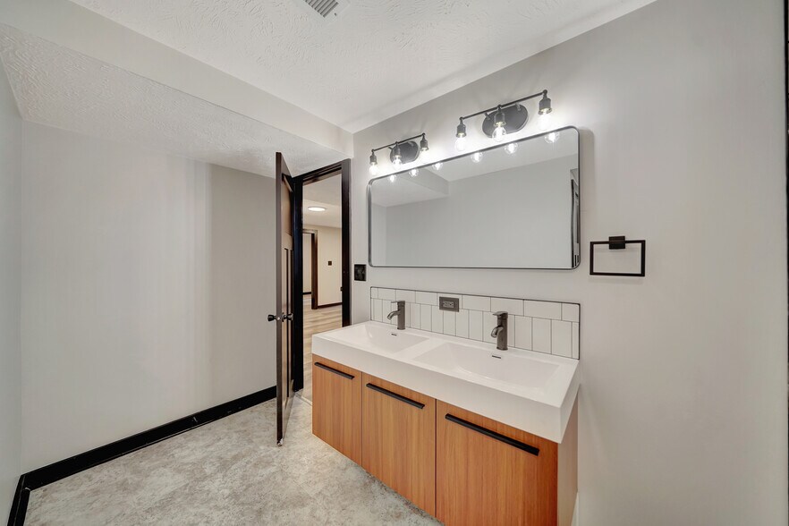 Building Photo - 216 N 25th St