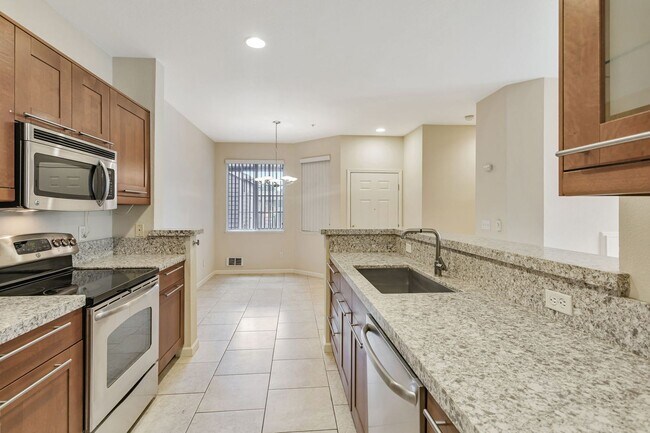 Building Photo - 2-Bedroom Condo in Prime Sunnyvale Location Near Tech Hubs