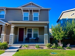 Building Photo - Beautifully Maintained 4BR/3.5BA Townhome with Finished Basement in Prime Aurora Location w/2-Car...