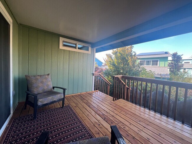 Building Photo - Move in ready three bed/two bath home | Av...