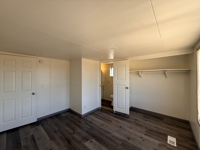 Building Photo - 3 Bedroom 2 Bathroom Mobile Home