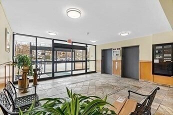 Building Photo - 100 Cove Way