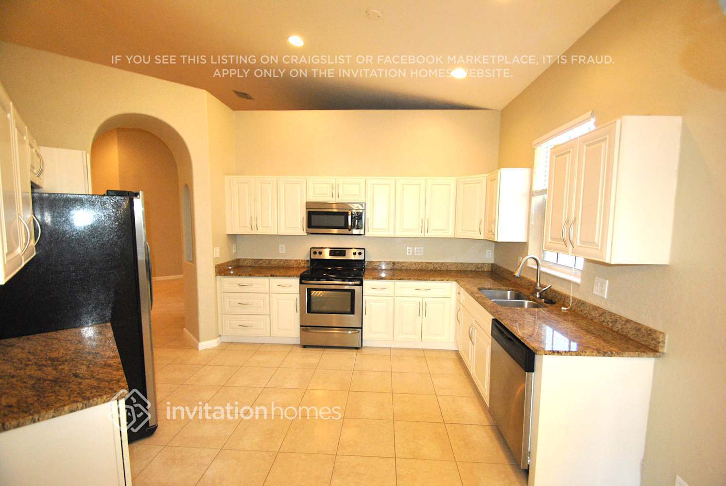 Building Photo - 2448 Sandy Cay