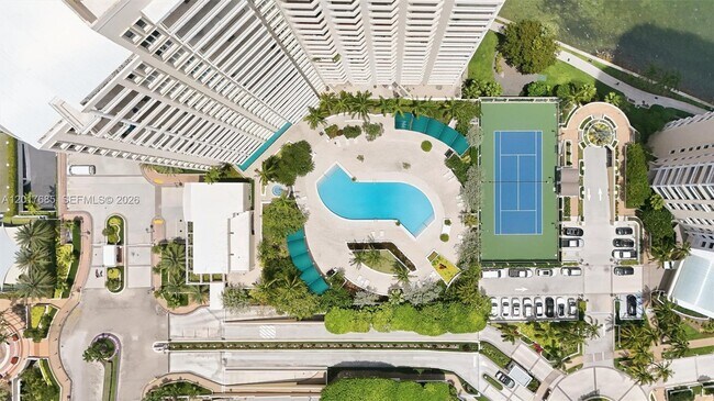 Building Photo - 888 Brickell Key Dr