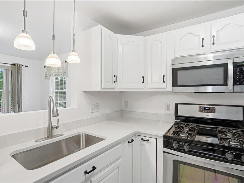 Building Photo - 20 Frongillo Farm Rd