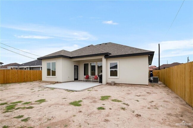 Building Photo - 17 Whitewing St