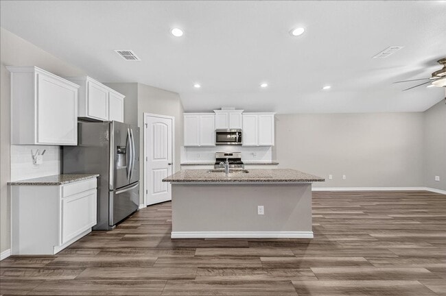 Building Photo - 8133 Cattlemen Dr