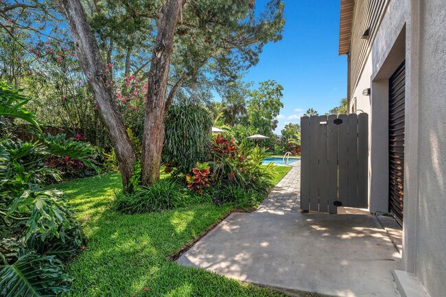 Building Photo - 430 Arricola Ave