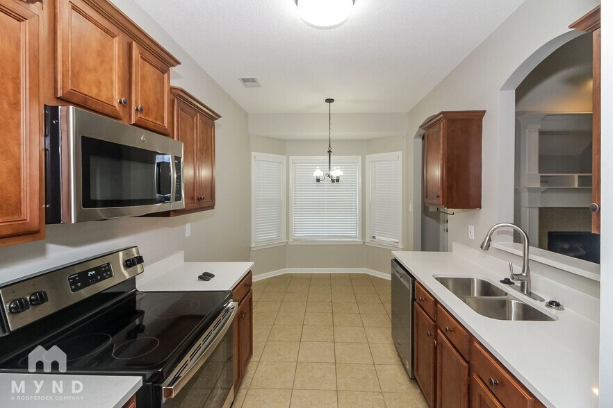 Building Photo - 40 Abbey Rd