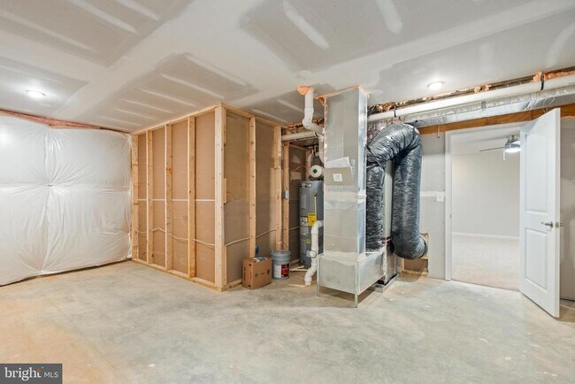 Building Photo - 148 Huntwell W Ave