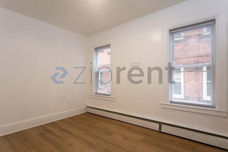 Building Photo - Unit 1R
