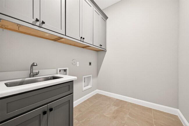 Building Photo - 1635 Delta Oaks Dr