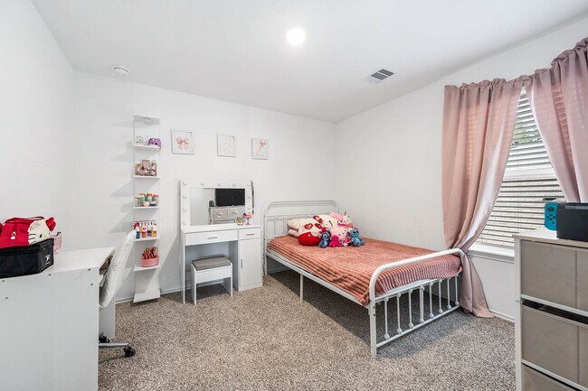 Building Photo - 24214 Montcliff Bend Ln
