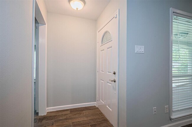 Building Photo - 9011 Bintliff Dr