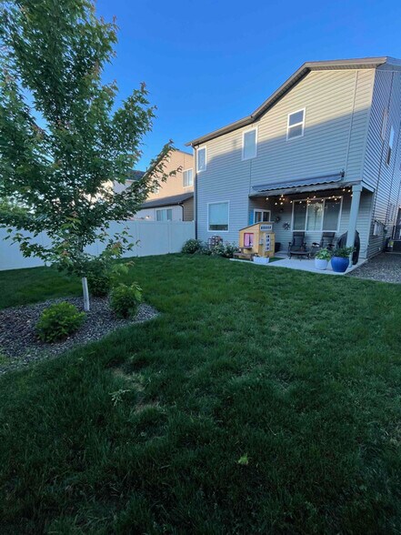 Building Photo - 3077 N Chianti Ave
