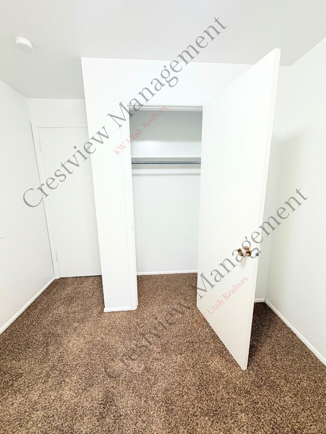 Building Photo - 549 Stringham Ave