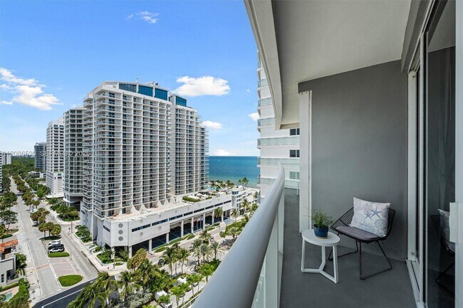 Building Photo - 3101 Bayshore Dr