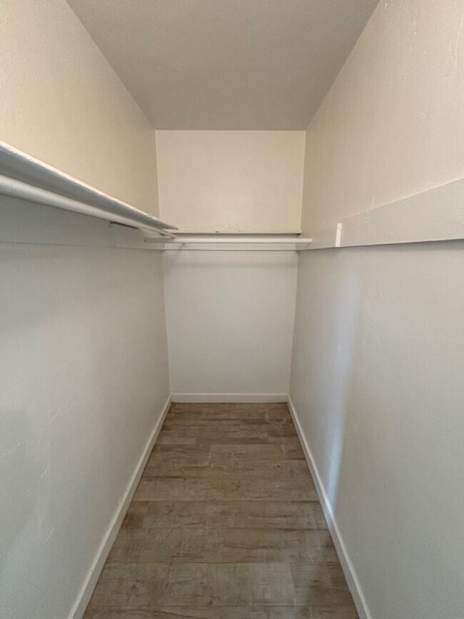 Building Photo - 1305-1305 1/2 Washington Ave