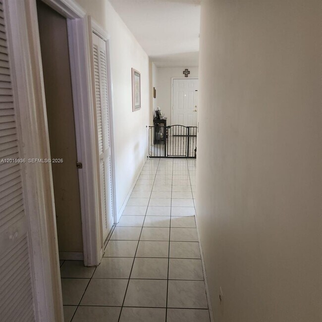 Building Photo - 2018 SW 58th Ct