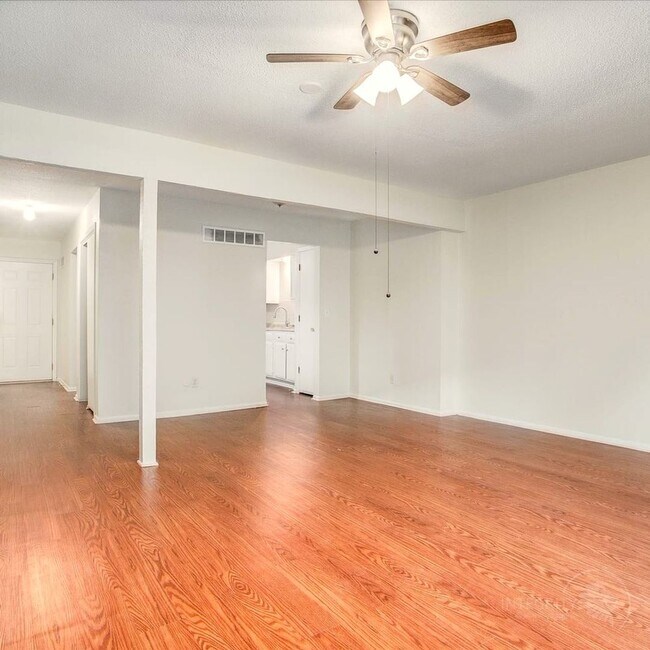 Building Photo - 3305 Bridge Manor Dr