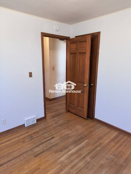 Building Photo - 6233 3rd Ave S