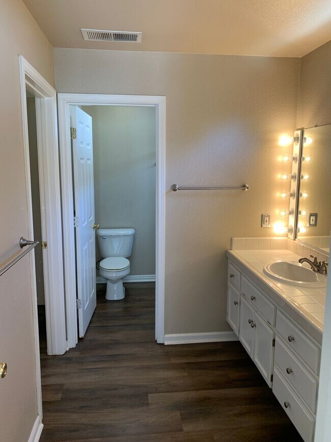 Building Photo - 203 Legacy Ln