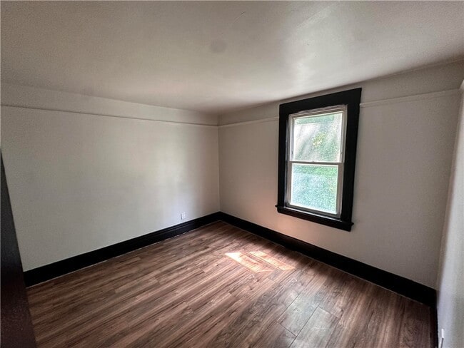 Building Photo - 52 Frances St