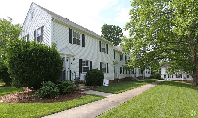 Building Photo - 2BD/1BA - Walking Distance to Downtown and W&L!