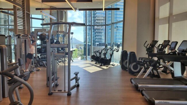 Building Photo - 1000 Auahi St #3913