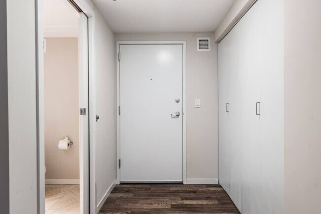 Building Photo - 309 Vine St