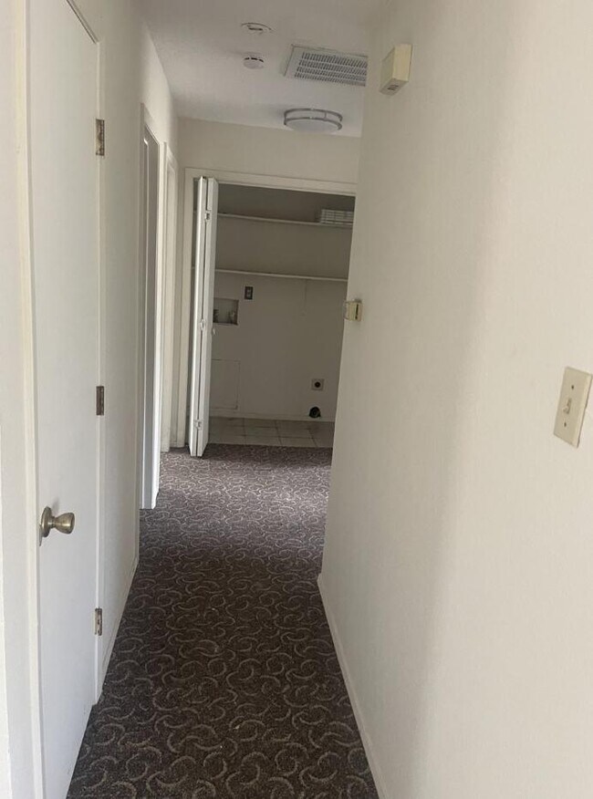 Building Photo - 3711 Greenwood Rd