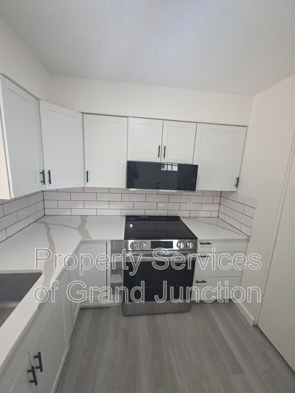 Building Photo - 3238-D 1/4 D 1/4 Rd