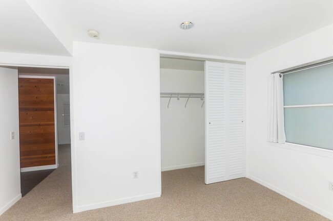 Building Photo - Northpointe - 1-bedroom corner unit locate...