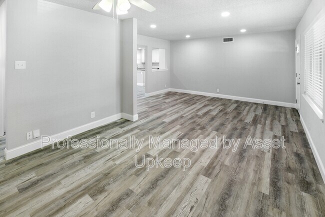 Building Photo - 1223 Dumont Dr