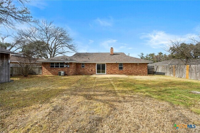 Building Photo - 3017 Oaklawn Dr