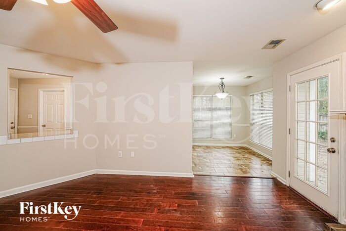 Building Photo - 501 Baronne St