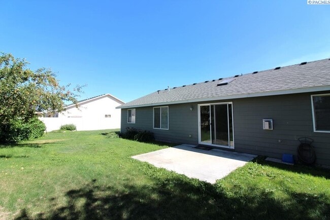 Building Photo - 3 bed, 2 bath Rambler w/ an Office in West...