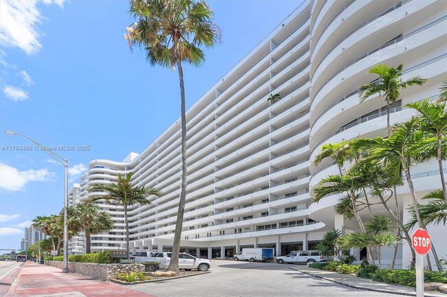 Building Photo - 5555 Collins Ave