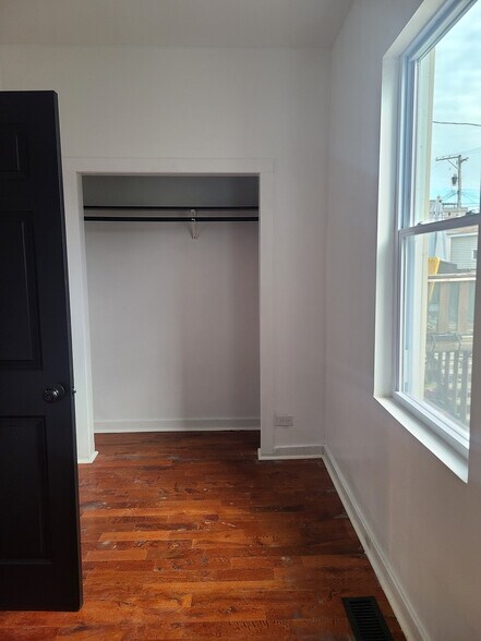 Building Photo - 1751 W 21st Pl