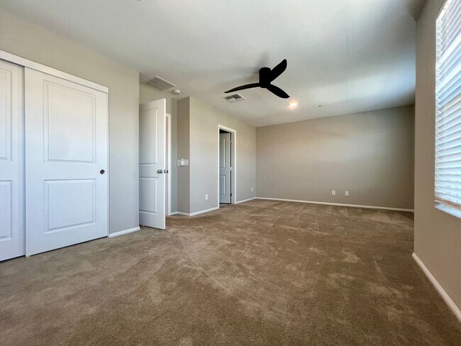Building Photo - Modern 2-Bedroom Townhome Near Allegiant S...