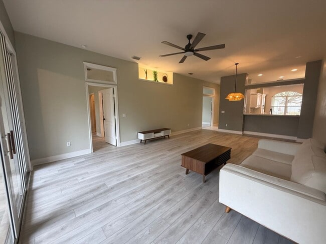 Building Photo - Beautiful 3 Bedroom 2 Bath Halifax Plantation Home AVAILABLE IMMEDIATELY!!!