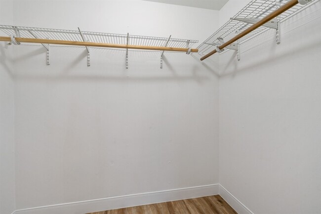 Building Photo - 25519 Many Oak Dr