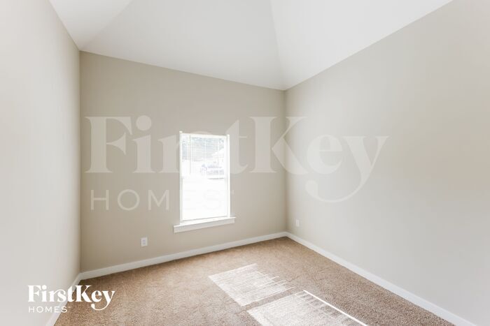 Building Photo - 128 Lakewood Ln